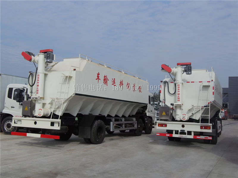 广州李老板的3台17吨东风天锦小三轴散装饲料运输车发车