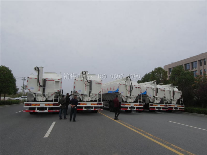 江苏大大地物流定购的5台16吨液压式东风天锦散装饲料运输车发车了