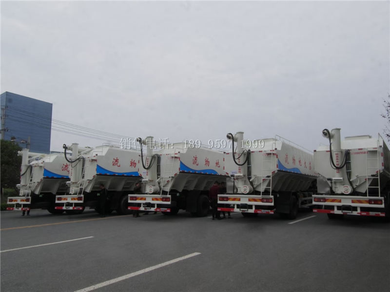 江苏大大地物流定购的5台16吨液压式东风天锦散装饲料运输车发车了