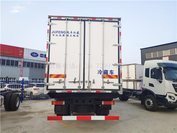 8米6新款东风天锦KR小三轴肉钩冷藏车厂家价格参数配置图片
