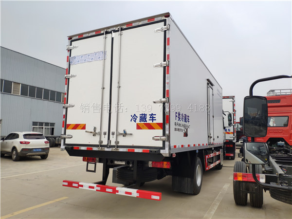 中型6米8国6柳汽乘龙H5单桥肉钩冷藏车厂家价格配置图片