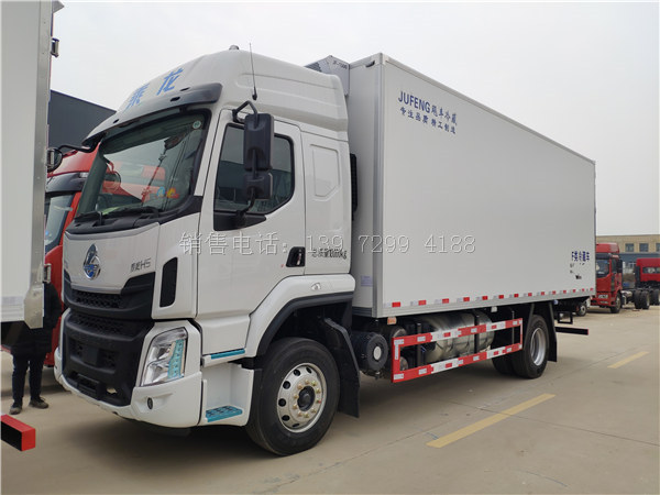 中型6米8国6柳汽乘龙H5单桥肉钩冷藏车厂家价格配置图片