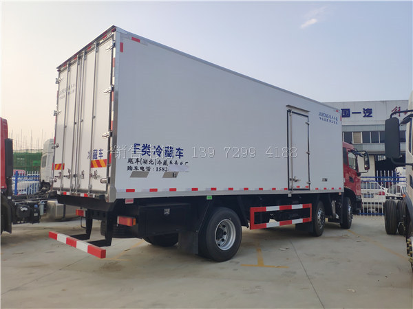 8米6新款东风天锦KR小三轴肉钩冷藏车厂家价格参数配置图片