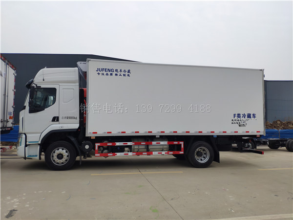 中型6米8国6柳汽乘龙H5单桥肉钩冷藏车厂家价格配置图片