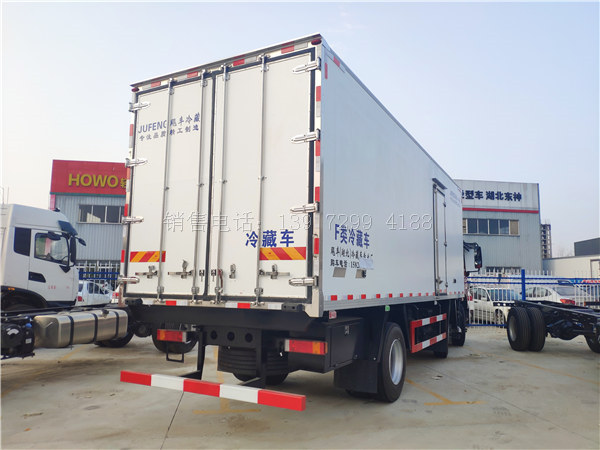 8米6新款东风天锦KR小三轴肉钩冷藏车厂家价格参数配置图片