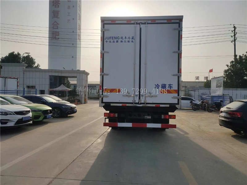 中型新款6米8单桥重汽豪沃TX5肉钩冷藏车厂家价格配置图片