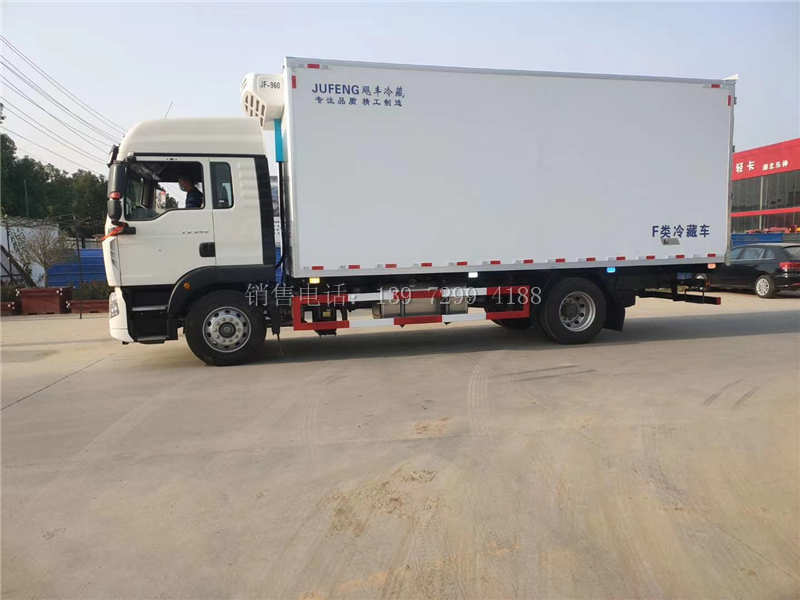 中型新款6米8单桥重汽豪沃TX5肉钩冷藏车厂家价格配置图片