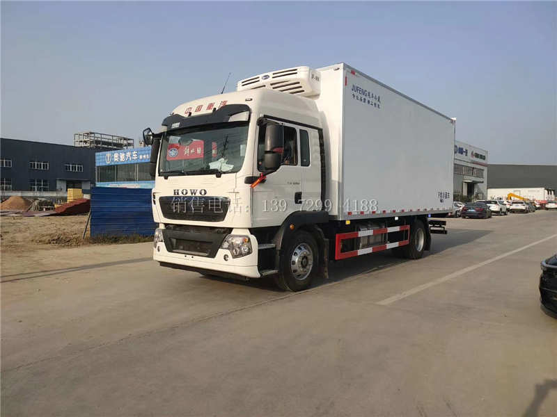 中型新款6米8单桥重汽豪沃TX5肉钩冷藏车厂家价格配置图片