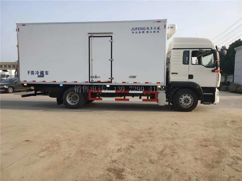 中型新款6米8单桥重汽豪沃TX5肉钩冷藏车厂家价格配置图片