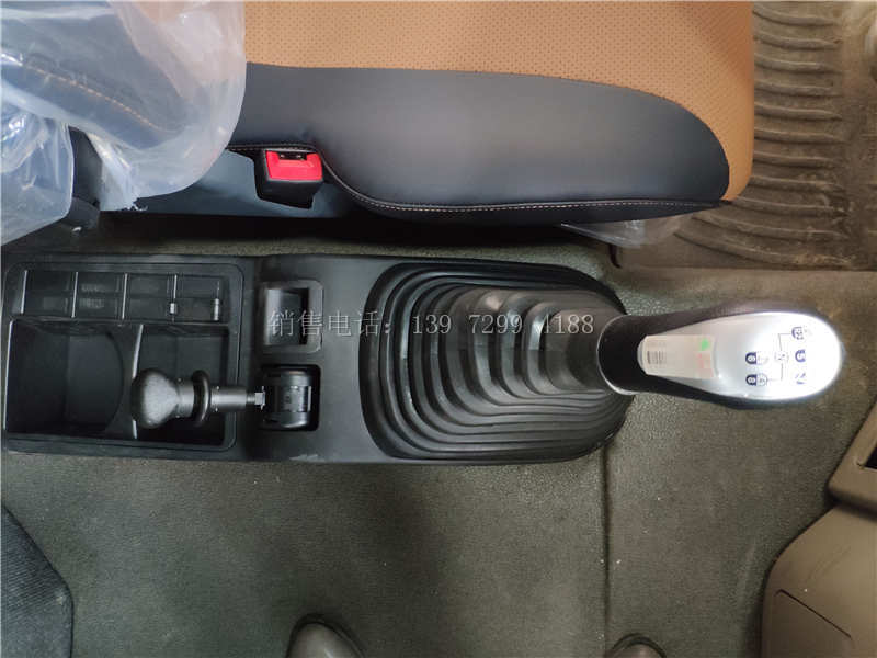 中型新款6米8单桥重汽豪沃TX5肉钩冷藏车厂家价格配置图片