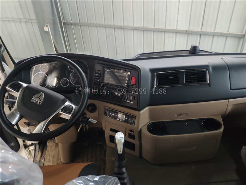 中型新款6米8单桥重汽豪沃TX5肉钩冷藏车厂家价格配置图片