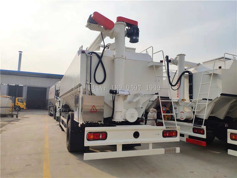 电动15吨单桥东风天锦VR小三轴散装饲料运输车厂家价格配置图片