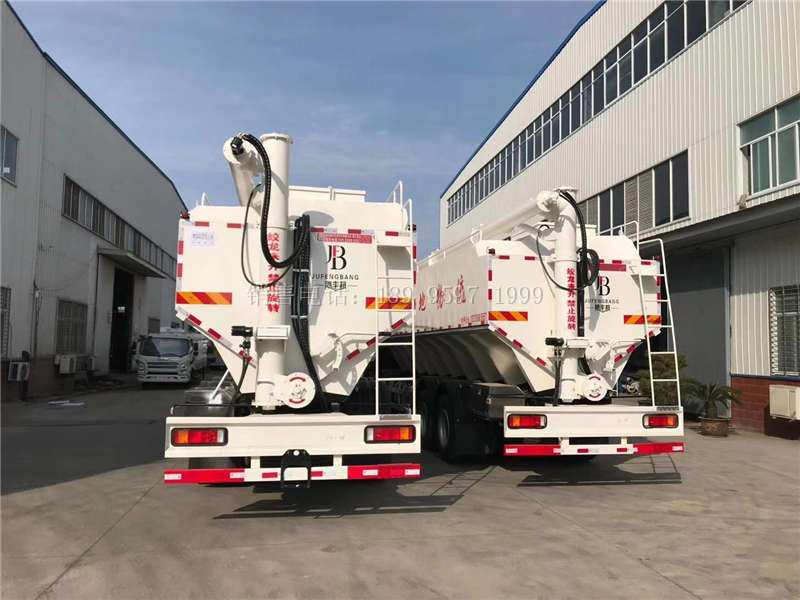 两台液压23吨东风天龙VL前四后八散装饲料运输车顺利交付