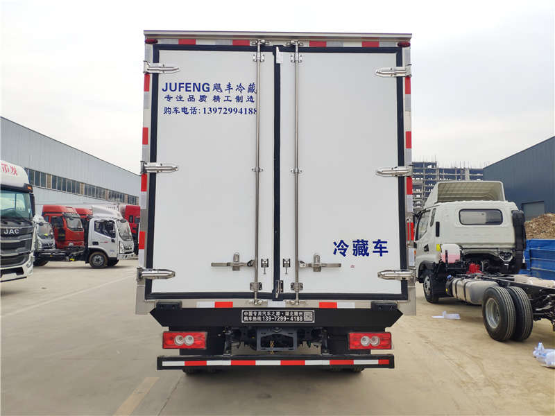 2021年蓝牌4米2冷藏货运车总重调至7.5吨