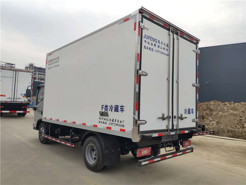 2021年蓝牌4米2冷藏货运车总重调至7.5吨