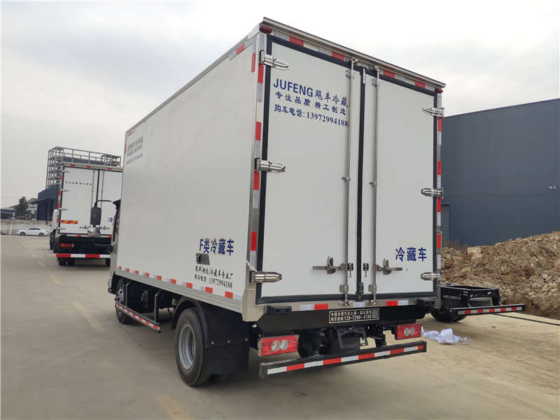 轻型蓝牌4米2福田奥铃速运冷藏车厂家报价