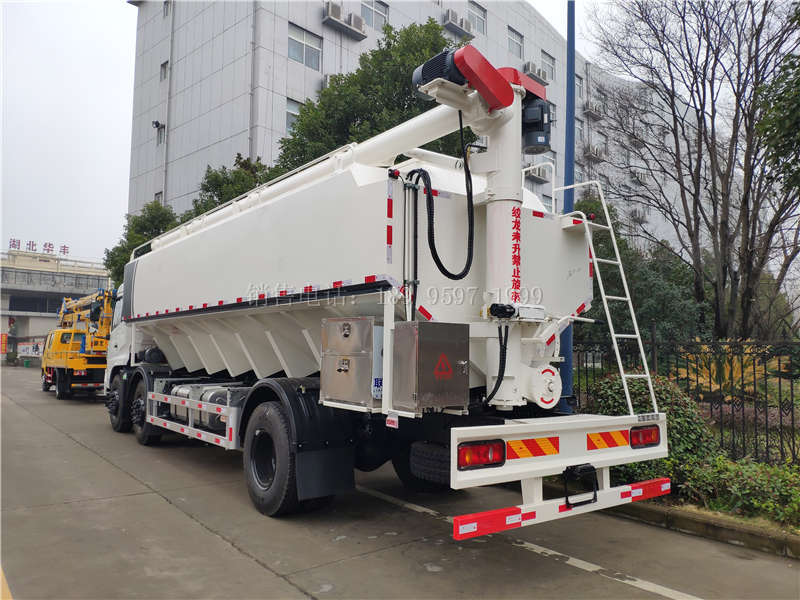 2021年全新东风天锦VR小三轴34方散装饲料运输车