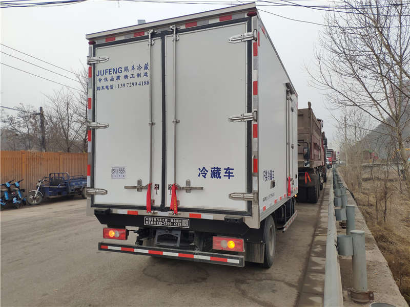 福田奥铃速运4米2冷藏车