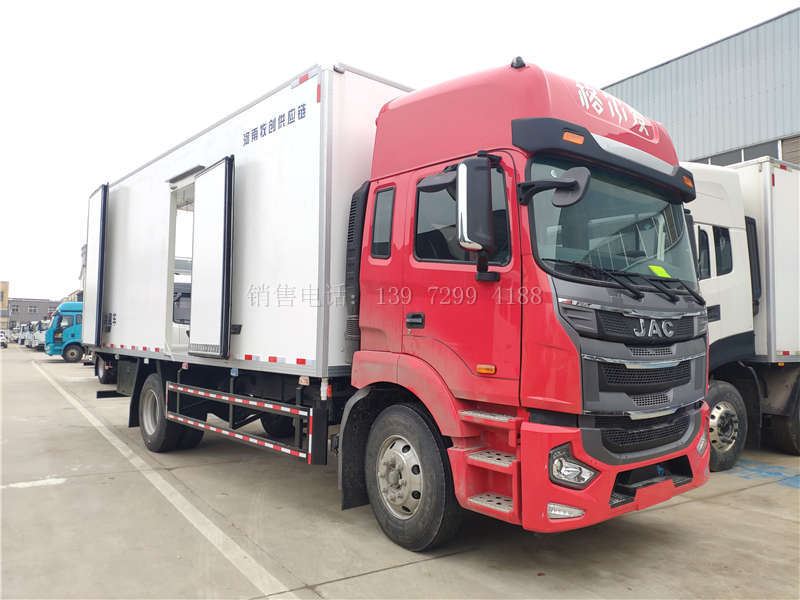 高顶江淮格尔发6米8冷藏车