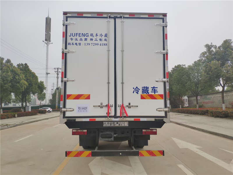 江淮格尔发7米8冷藏车