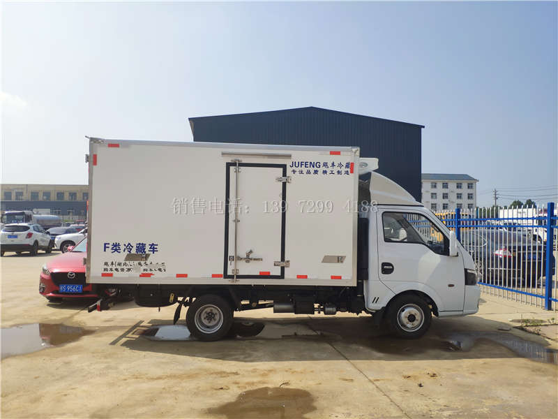 国六东风途逸冷藏车