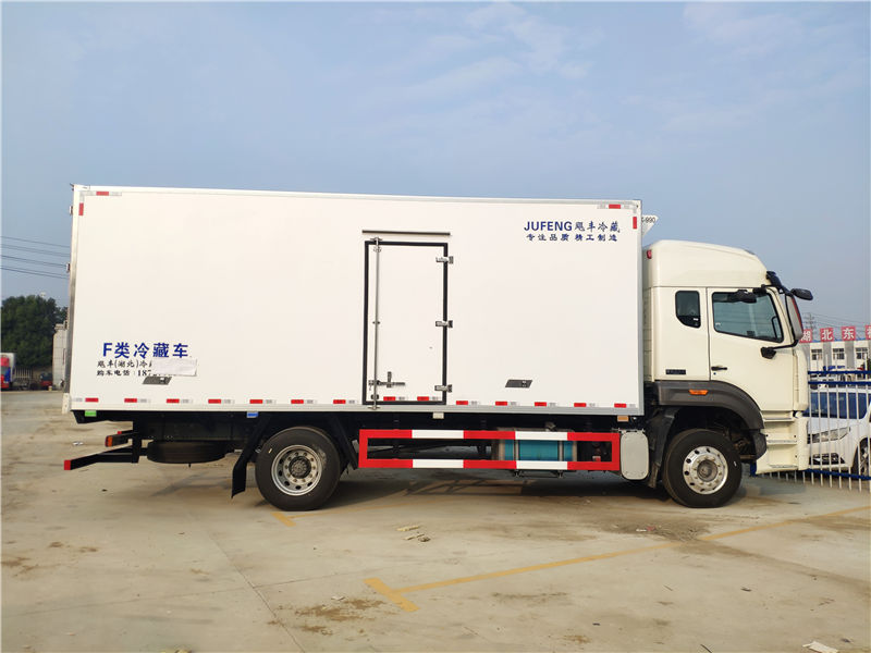 国六重汽豪瀚冷藏车