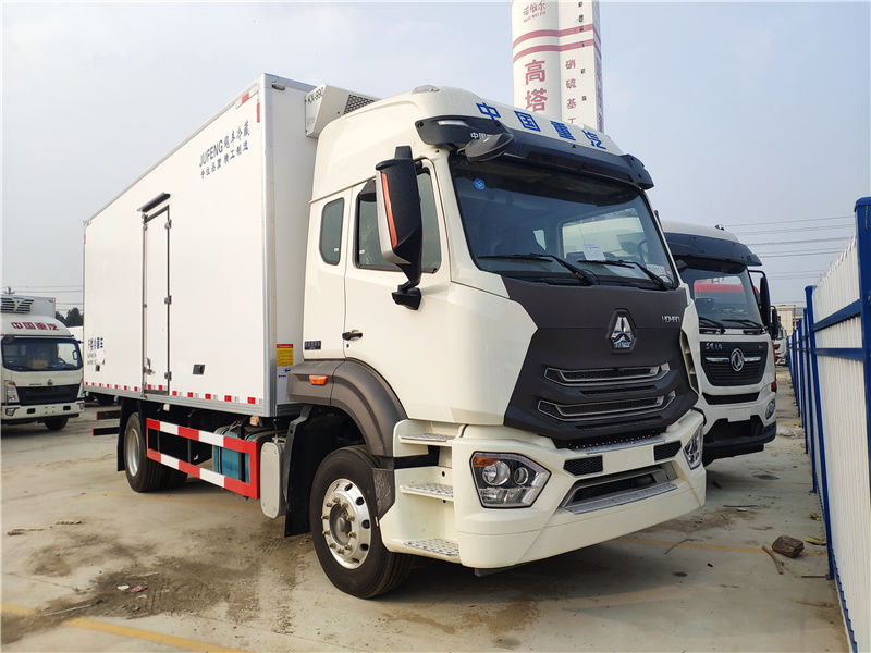 国六重汽豪瀚冷藏车