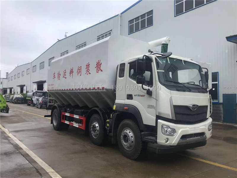 国六福田时代领航小三轴散装饲料运输车