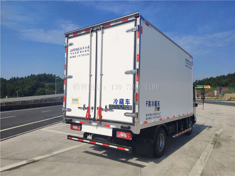 祝贺湖南邵阳周总喜提国六福田奥铃速运四米二冷藏车