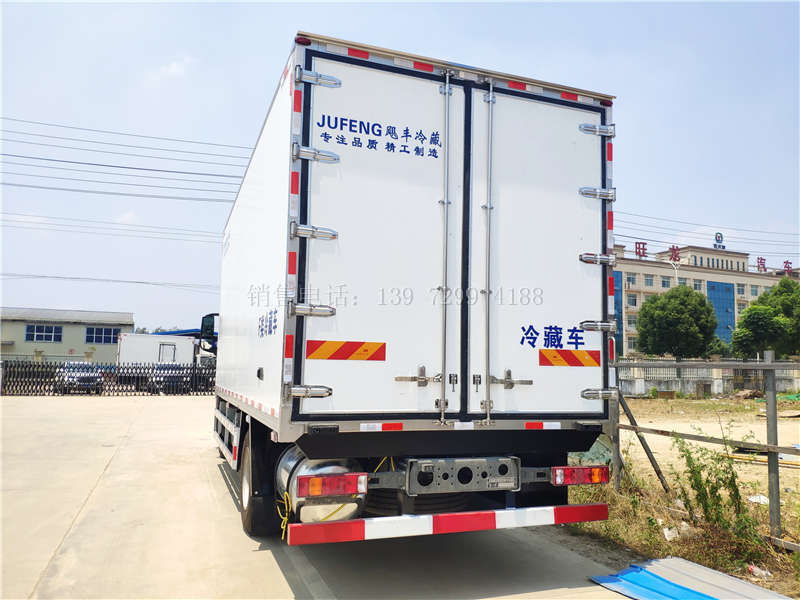 国六重汽豪沃7米8冷藏车厂家