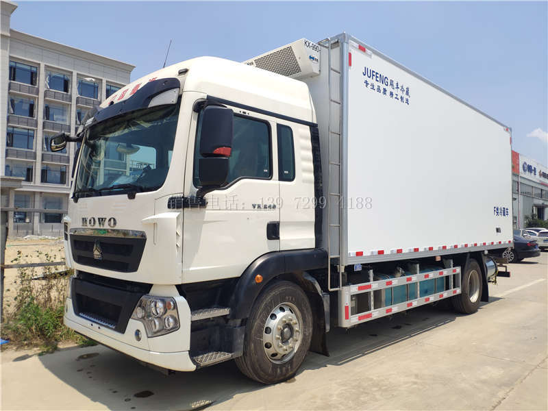 国六重汽豪沃7米8冷藏车厂家