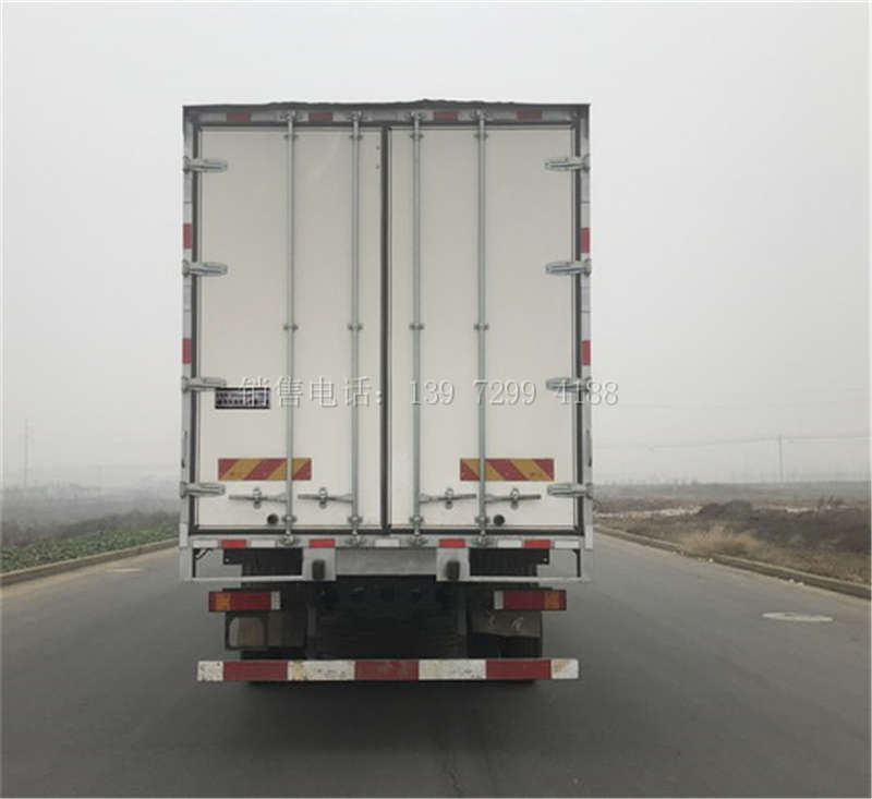 国6东风天龙小三轴九米六冷藏车厂家