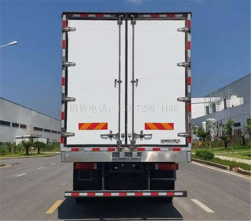 国六柳汽乘龙小三轴9米6冷藏车价格