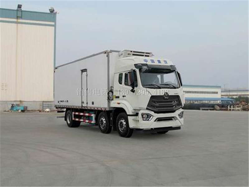 国六重汽豪翰小三轴8米6冷藏车价格