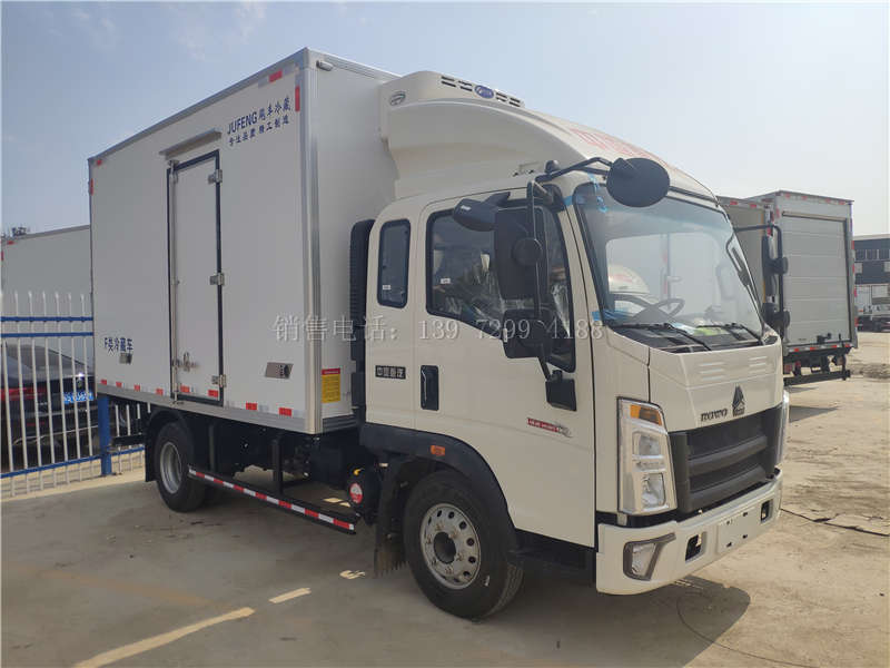  重汽豪沃一排半冷藏车图片