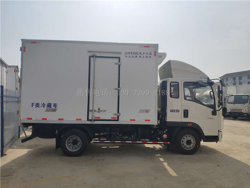 重汽豪沃一排半冷藏车图片