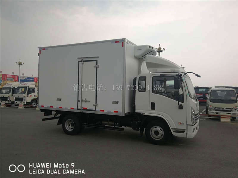 陕汽轻卡排半蓝牌4米2冷藏车
