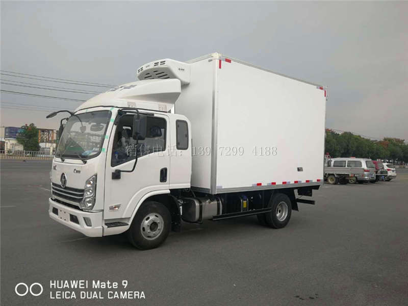 陕汽轻卡排半蓝牌4米2冷藏车
