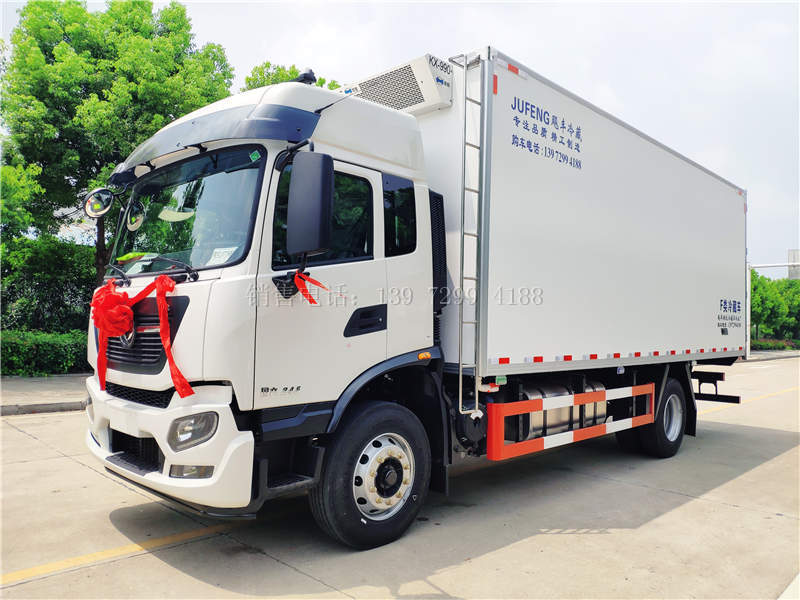 国六东风天锦KR6米8肉钩冷藏车价格图片