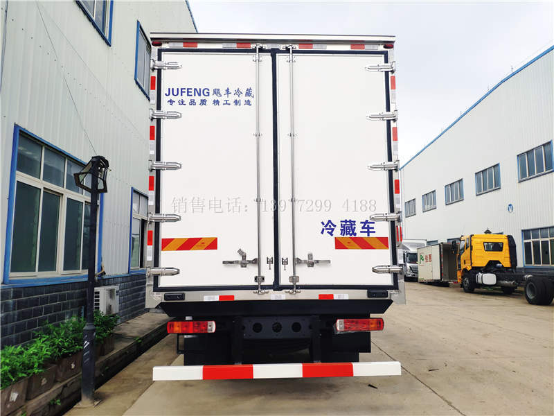 国六解放J6L肉钩6米8冷藏车价格图片