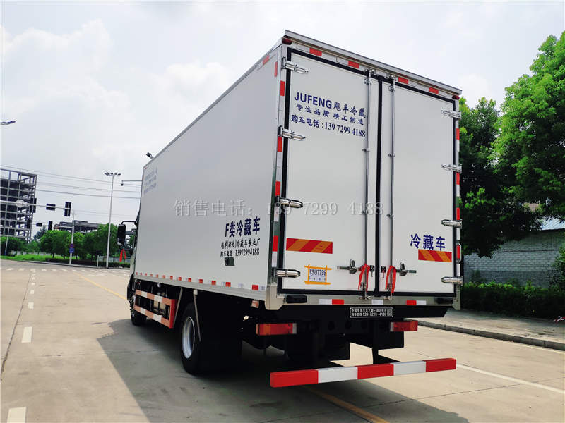 国六东风天锦KR6米8肉钩冷藏车价格图片