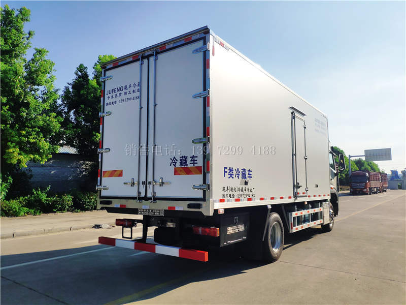 恭喜湖南怀化李总喜提国六重汽豪沃6米8冷藏车