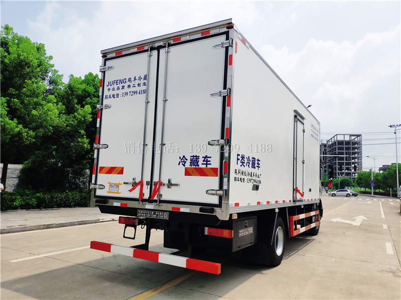 东风6米8肉钩冷藏车价格