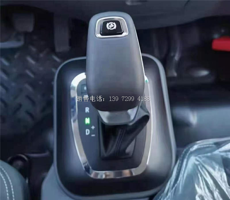 陕汽德龙轻卡宽体自动挡4米2冷藏车