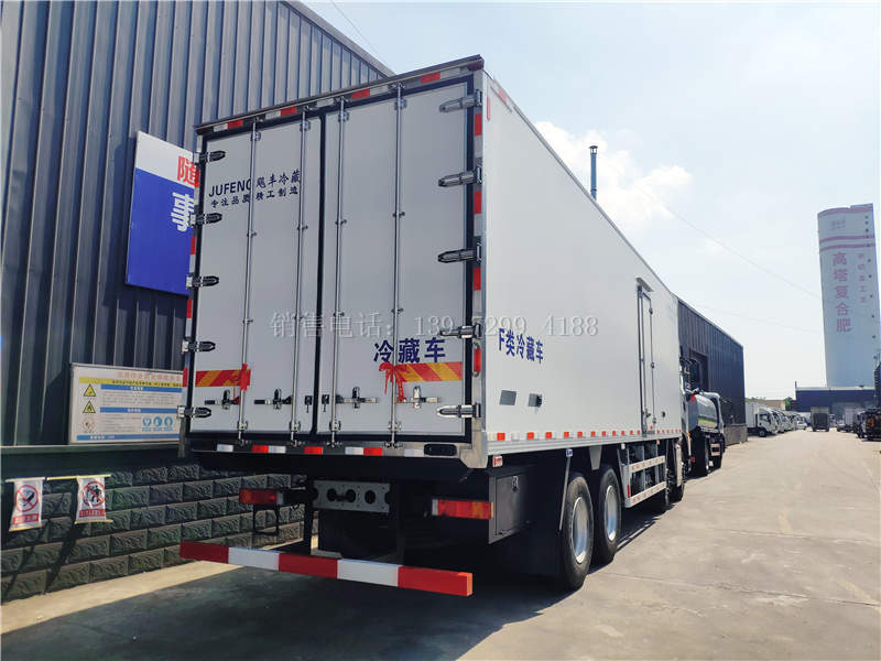 东风天龙冷藏车9米6