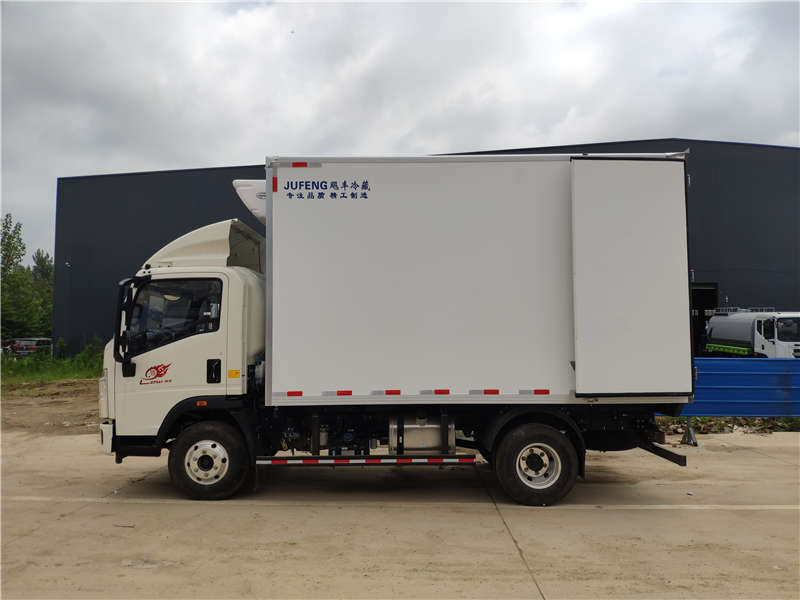 4米2重汽豪沃冷藏车价格正规全国热销