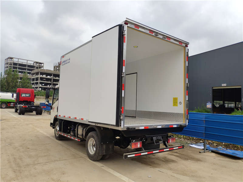 4米2重汽豪沃冷藏车价格正规全国热销