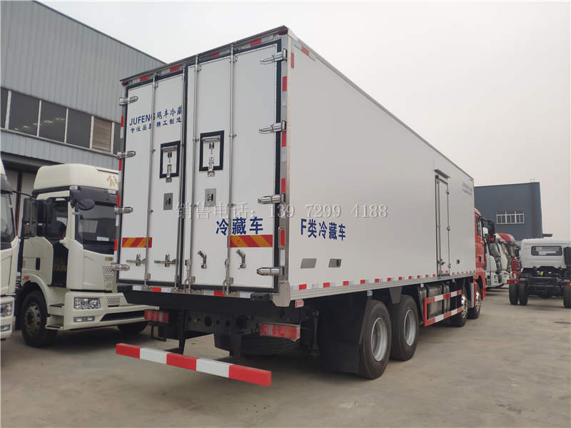 重汽汕德卡9米6冷藏车