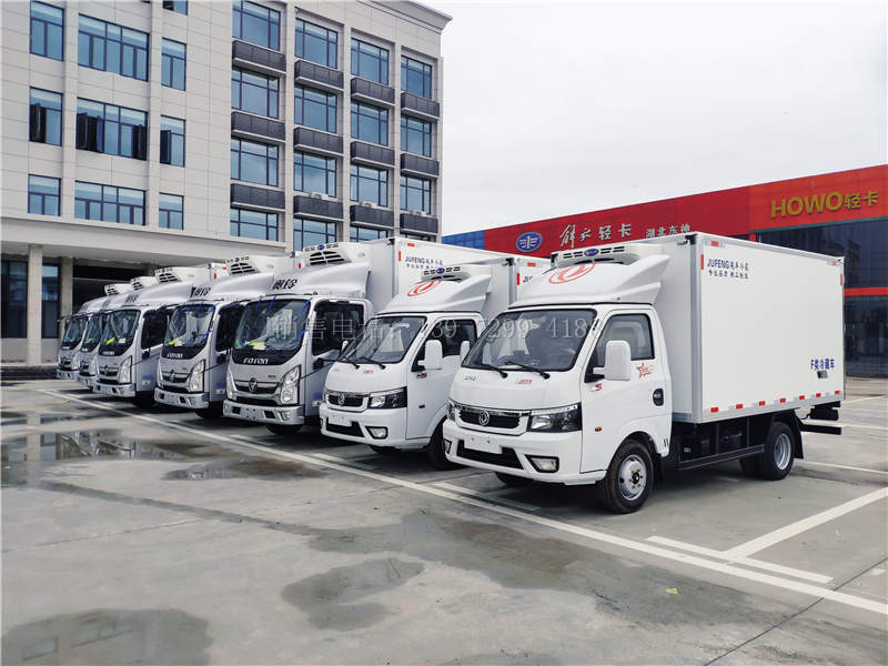 5台福田奥铃速运4米2冷藏车和2台东风途逸3米5冷藏车一起出嫁了