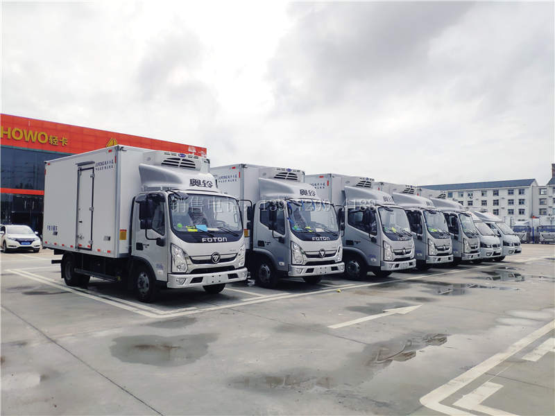 5台福田奥铃速运4米2冷藏车和2台东风途逸3米5冷藏车一起出嫁了